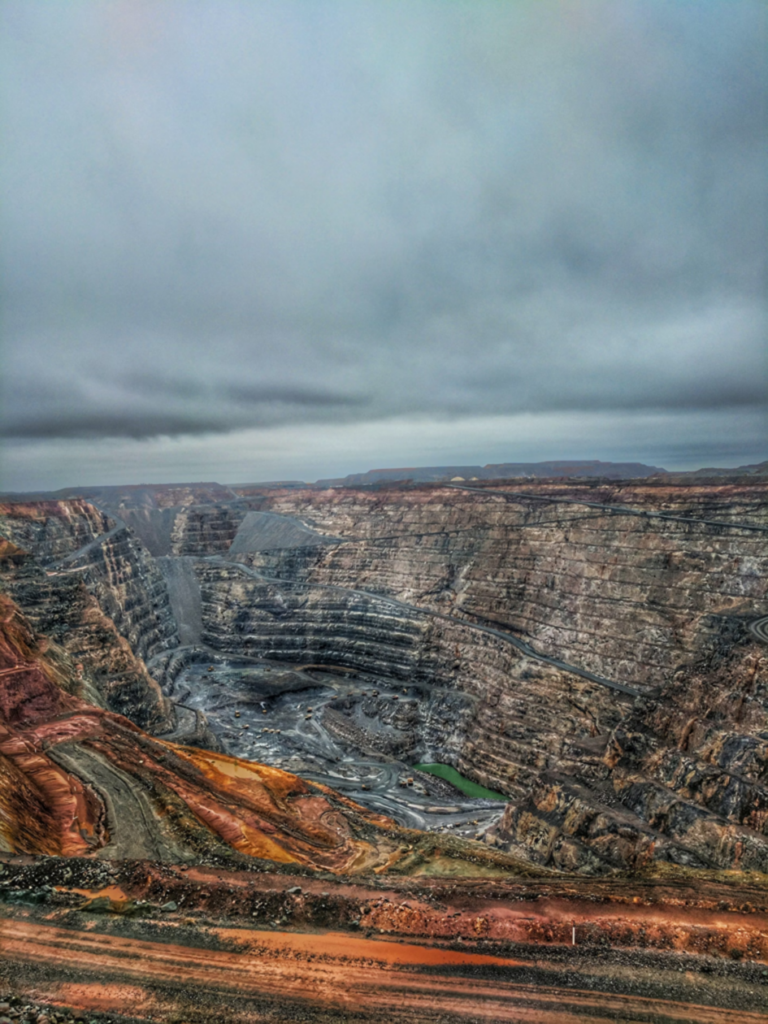 Open-pit gold mine in Kalgoorlie, WA, Australia by Matthew de Livera (Unsplash). Reusing metals helps reduce the environmental impact of mining operations.